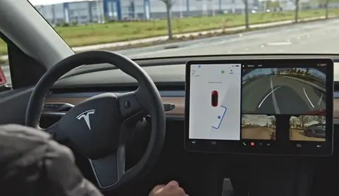 特斯拉FSD V13.2全球瞩目,中国市场蓄势待发