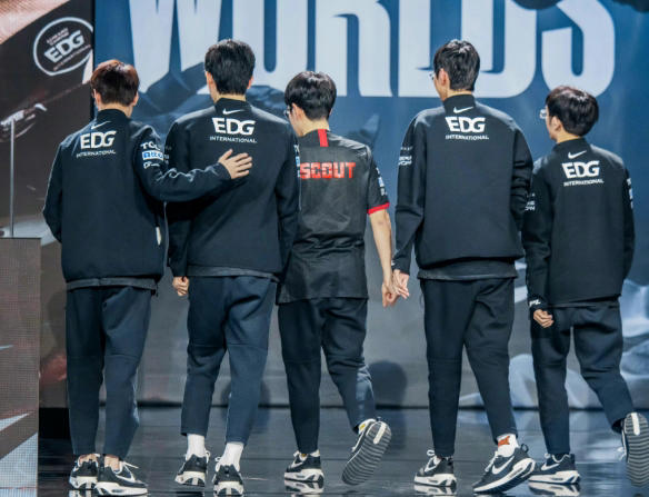 S11冠军EDG全员离队,电竞迷期待重建后的再度辉煌!