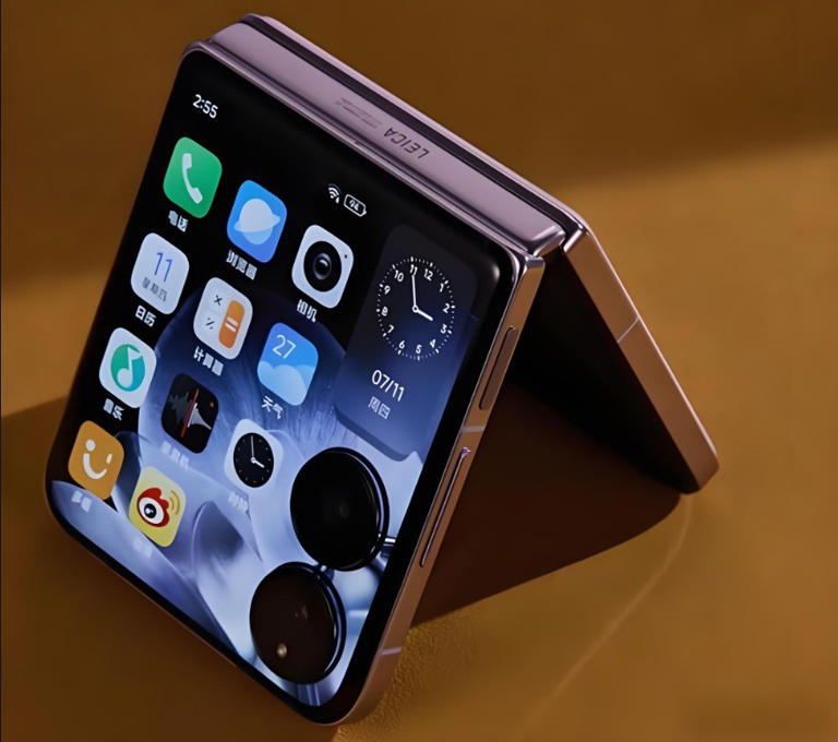 小米MIX Flip 2惊艳亮相：配置刷新行业纪录，小折叠屏新标杆！