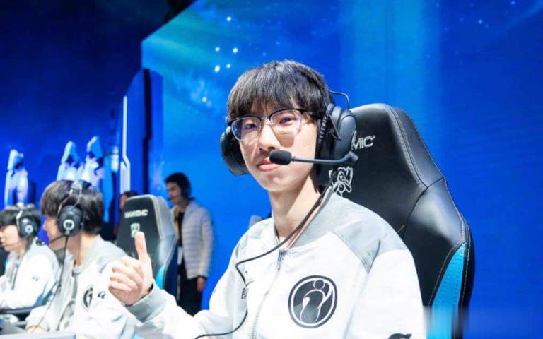 老头杯S2败者组生死战：Uzi小狗能否带队触底反弹？