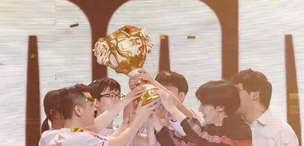 英雄联盟传奇杯：新一打野离谱操作，Uzi无奈止步！