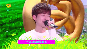 张航睿在快乐大本营演唱歌曲凸显核心要点