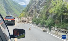 泸定地震中狂奔男子现身，称是本能反应