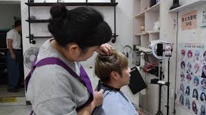 惊爆！网红理发师李静，技艺超绝，背后故事超震撼，速来一探究竟！