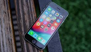 2025年新款iPhone SE4全面屏性能怪兽，A18芯片+4800万像素主摄引领中端市场