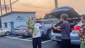 老板借送女员工回家之名车内强行侵犯：社会伦理与法律责任探讨