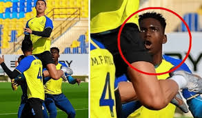 C罗独自加练压腿，备战瑞士队比赛