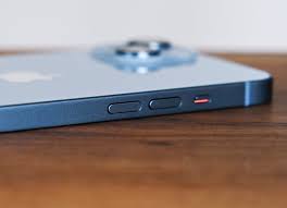 苹果iPhone 15音量键手感变革：清脆不再，全新体验引发热议！