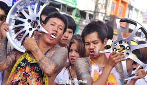 泰国乩童自虐表演原理：信仰、科学与伦理争议