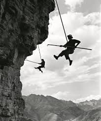 红旗渠修建：五万英魂铸就的荣耀与牺牲传奇